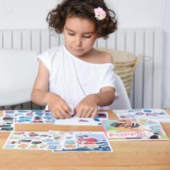 Kreatív, fejlesztő 3 db illusztrált kártya, 105 puzzle matricával - Hercegnők | Poppik miniart