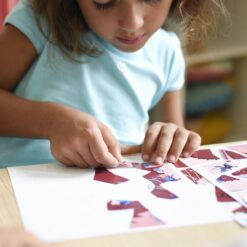 Kreatív, fejlesztő 3 db illusztrált kártya, 105 puzzle matricával - Lovagok és sárkányok | Poppik miniart