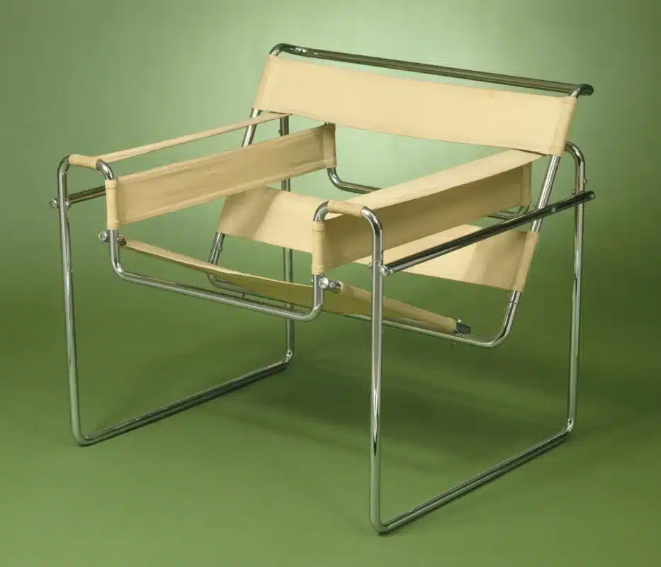 Marcel Breuer, B3-as modell (1925 [kb. 1927-1928]; krómozott acélcső és természetes vászon, 73 x 82,2 x 74,3 cm; New York, Brooklyn Múzeum)