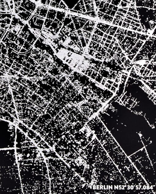 NUUNA Graphic L Light pontozott lapos jegyzetfüzet Nightflight - Berlin Silver
