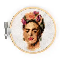 Mini keresztszemes hímzés készlet, Frida 8 cm