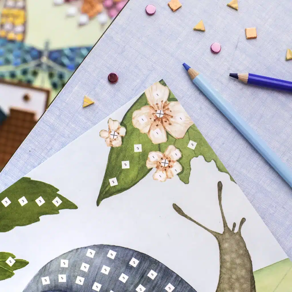 moulin-roty-Mozaikkep-keszito-keszlet-rozsababak-3-miniart Moulin Roty - Rózsababák - Mozaikkép készítő készlet (5 db-os)