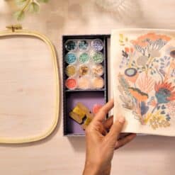 djeco AGA - Atelier Grands Augustins Műterem 58 - Gyöngyhímzés, Gyöngyvirág - Atelier 58, Beadwork