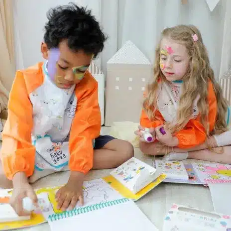 Gyerekkoteny-kreativ-tevekenysegekhez-Haku-Yoka-miniart-4 Gyerekkötény kreatív tevékenységekhez Haku Yoka