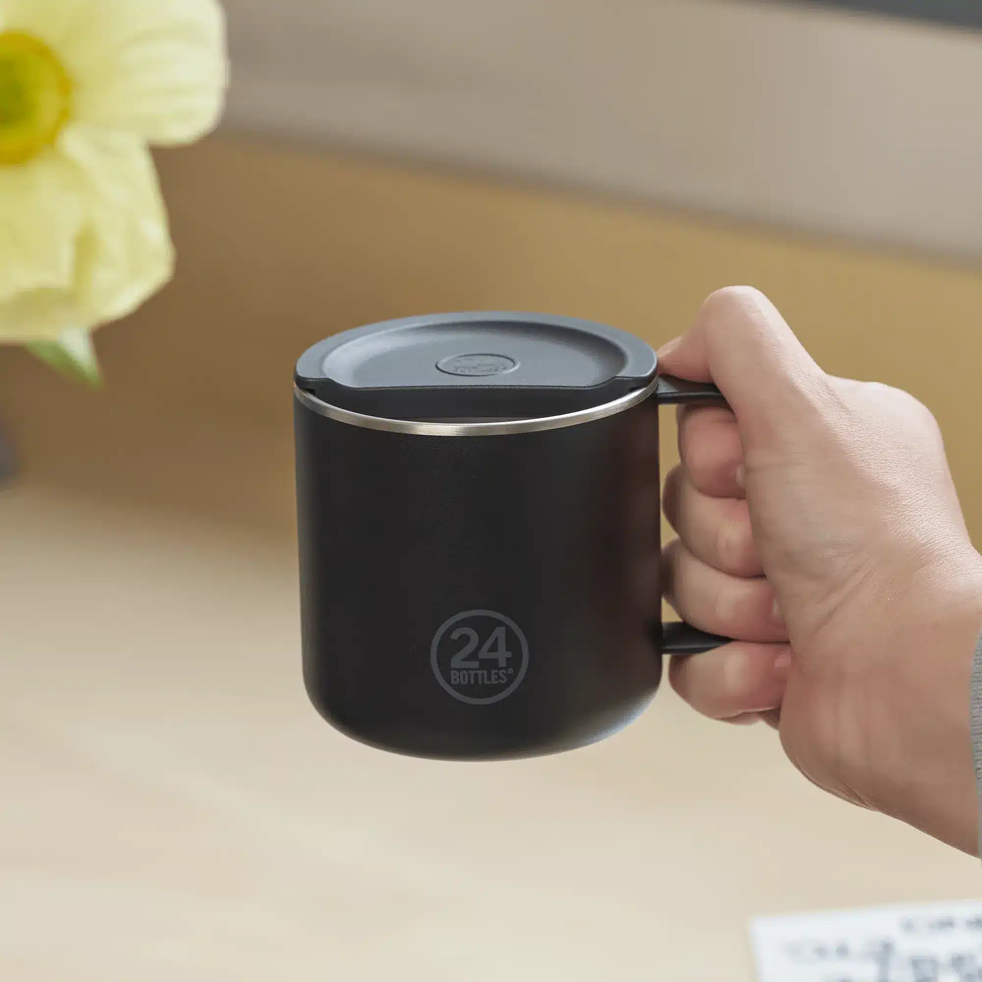imgi_19_002455_24Bottles_Tuxedo_Black_Casa_Mug_340ml_03 24BOTTLES CASA Mug 340ml rozsdamentes acél bögre, Tuxedo Black